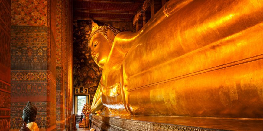 Buddhafigur i Wat Pho templet i Thailand